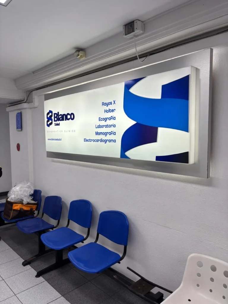 Caja de luz retroiluminada para Blanco Salud, diagnóstico clínico en Antofagasta